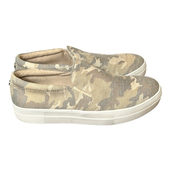 Steve Madden Gills-C Camo Slip On Sneaker Shoe Women Size 10 - Picture 1 of 17